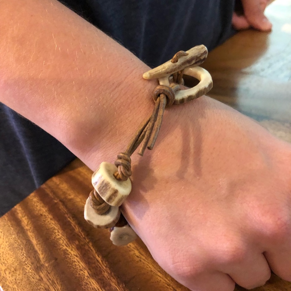♦️NATURALLY SHED ANTLER VINTAGE BRACELET♦️ - Picture 2 of 11